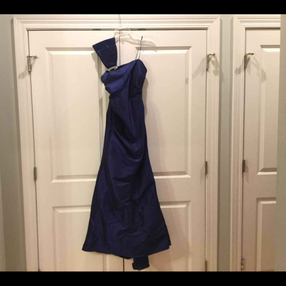 Royal Blue Mermaid Cut, 1 Shoulder W/ Gems. Prom/gala/formal